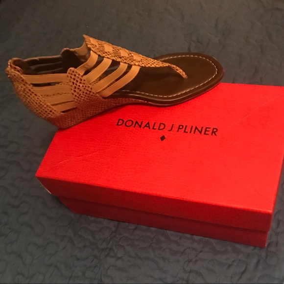 Donald Pliner Sandals - Picture 4 of 5